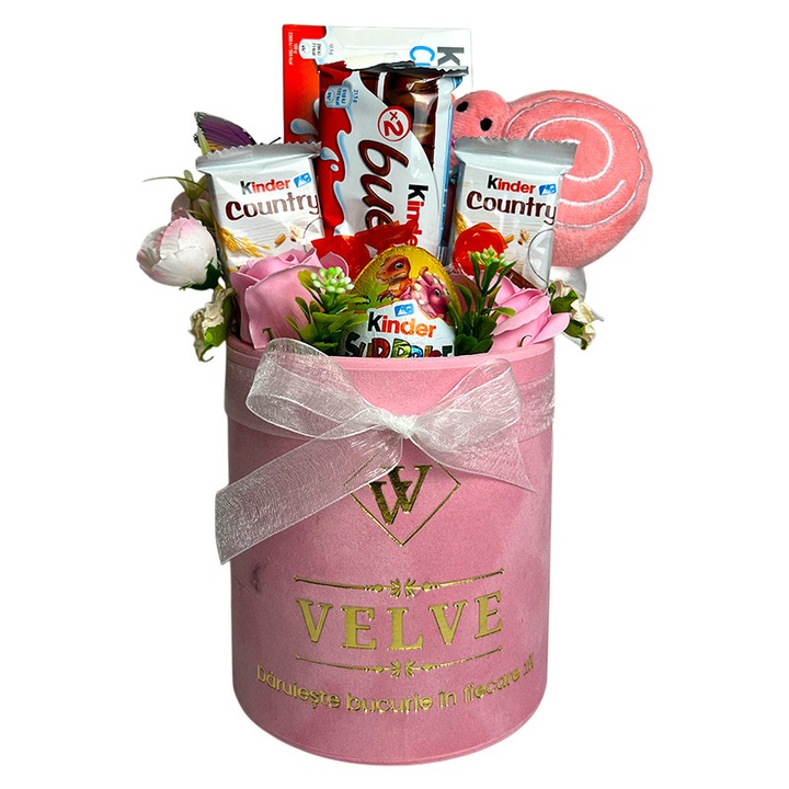 Aranjament cadou pentru fetite- dulciuri Kinder, flori de sapun si ornament din plus