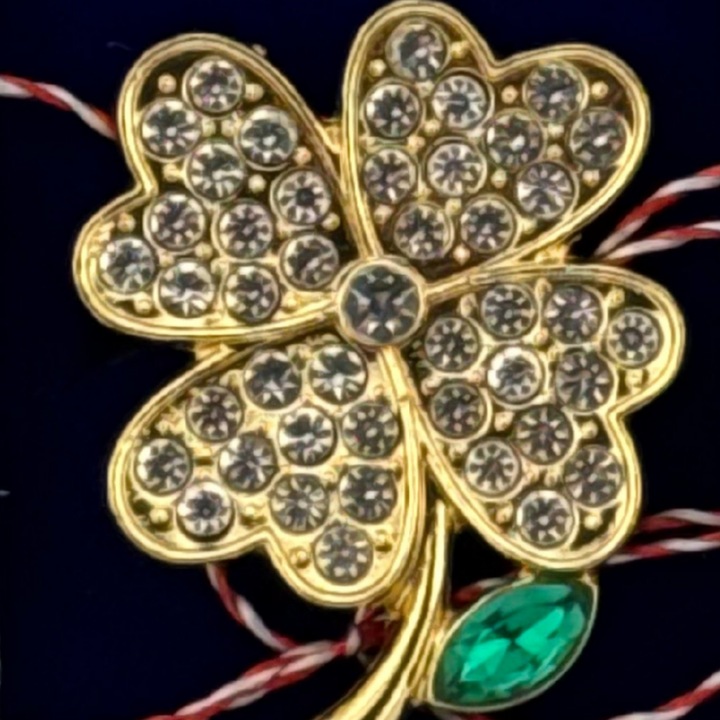 Martisor Brosa Placata cu Aur 24K, Jolie, Dimensiune Brosa 2-3 cm, Model Trifoi cu Patru Foi, Auriu