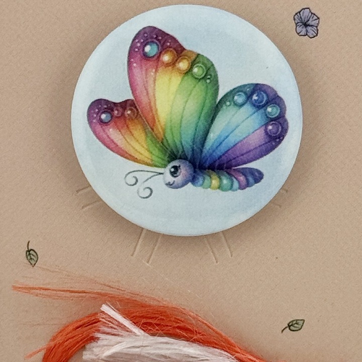 Martisor cu Brosa pentru copii, Jolie, Material Metal, Ambalaj Carton cu Design, Model Fluture, Multicolor