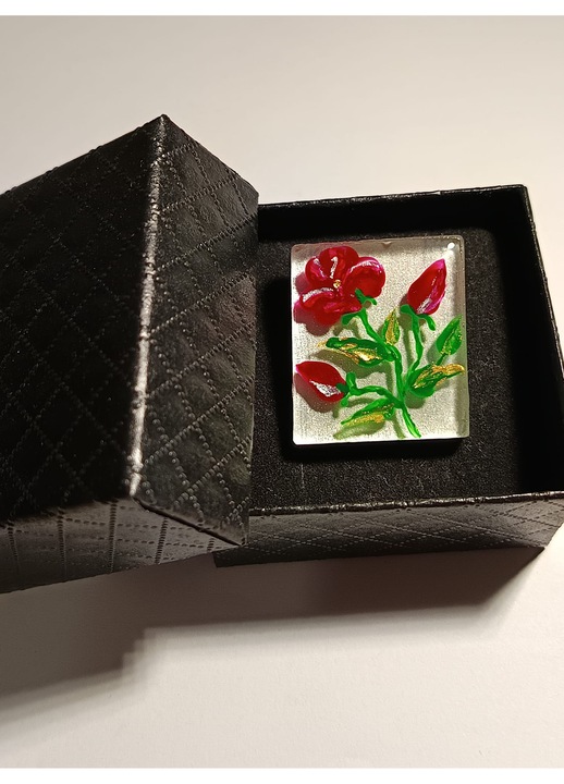 Brosa pictata manual pe sticla si rasina