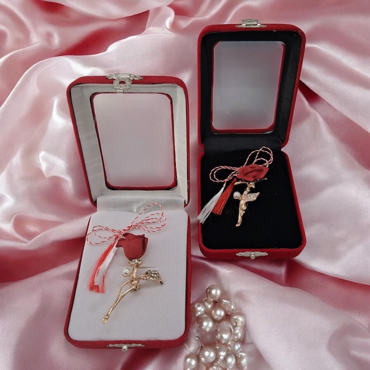 Set 2 Martisoare Brosa, Trandafir Inflorit si Boboc "Legatura Eterna", in cutii de catifea rosie cu fereastra de sticla, VisionXXI