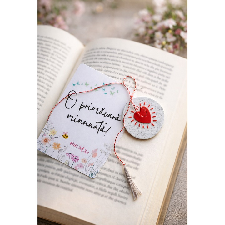 Martisor inovator printat 3D, 1 Martie, Ziua Mamei, inima simbol pe carton ilustrat "O primavara minunata", alb marble cu rosu, cu card si snur de martisor, model deosebit, cadou