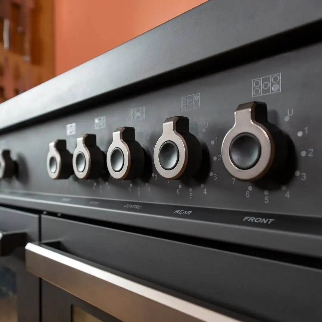 Aragaz cu plita pe inductie Bertazzoni, colectie Professional, latime 100 cm, 5 zone, 2 cuptoare electrice 123 l, temperatura reglabila max. 250°C, 11 functii de gatit, convectie, iluminare interioara, sticla triplustratificata, antracit