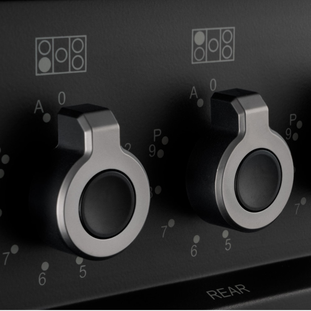 Aragaz cu plita pe inductie Bertazzoni, colectie Professional, latime 100 cm, 5 zone, 2 cuptoare electrice 123 l, temperatura reglabila max. 250°C, 11 functii de gatit, convectie, iluminare interioara, sticla triplustratificata, negru