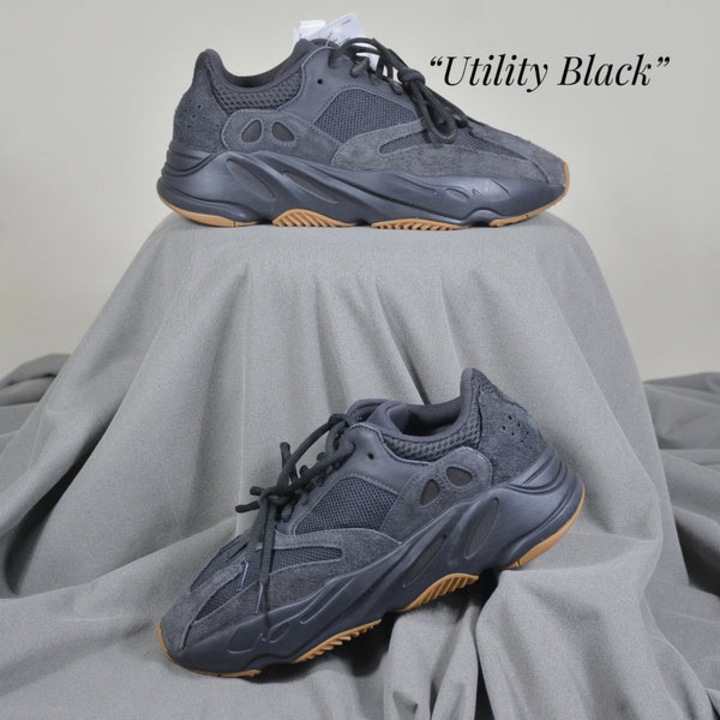 Pantofi Sport Yeezy Boost 700 Utility Black - eMAG.ro