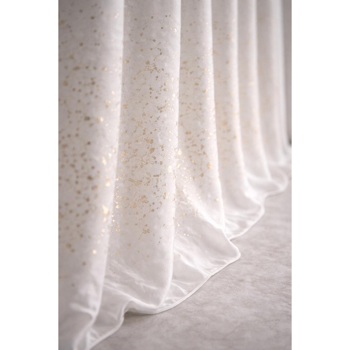 Фино копринено перде със златист декоративен ефект, изработено на релса, 400 x 240 см
