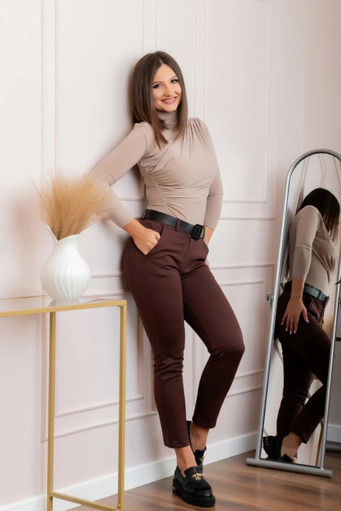 Вталени панталони, Кафяв