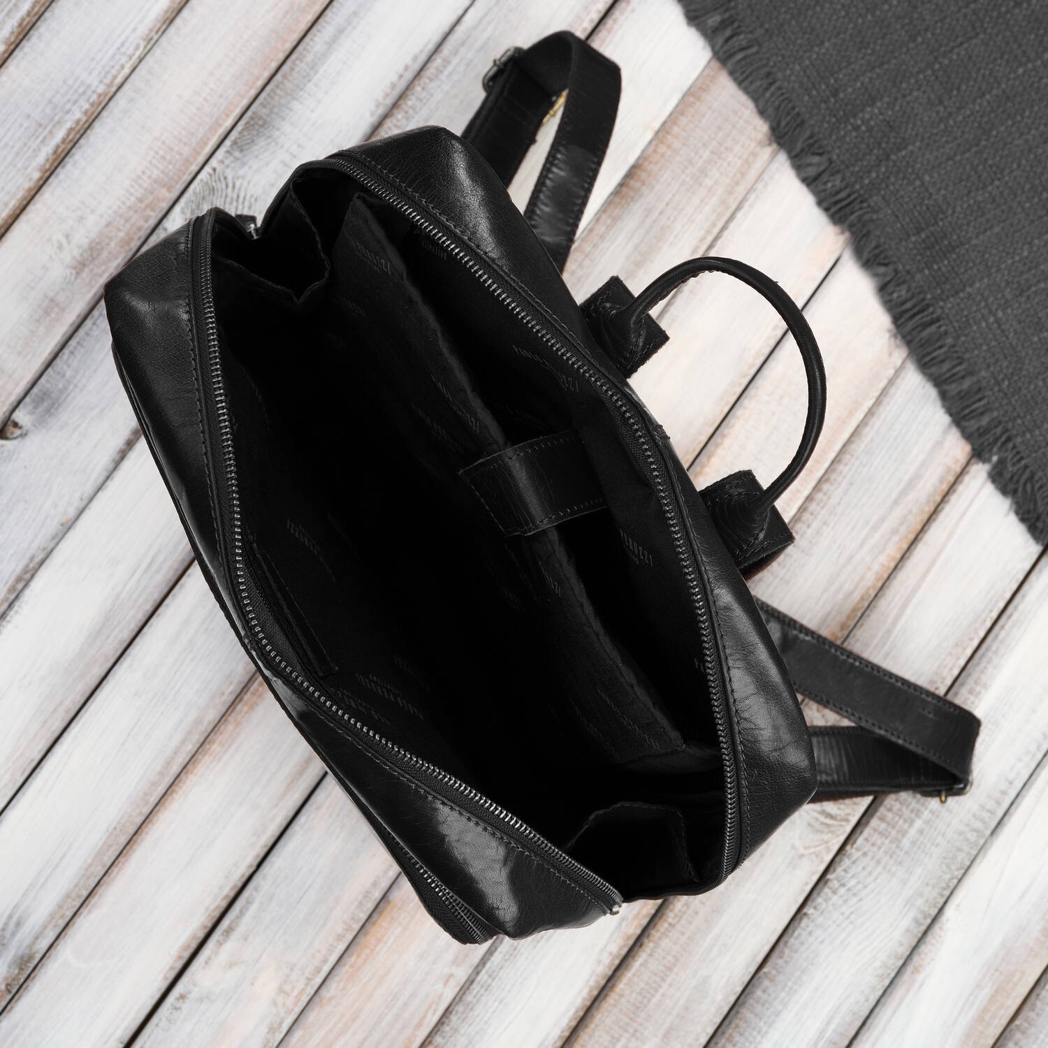 Rucsac pentru laptop din piele Vintage pentru barbati Urban Black Paolo Peruzzi Im-07-Bl