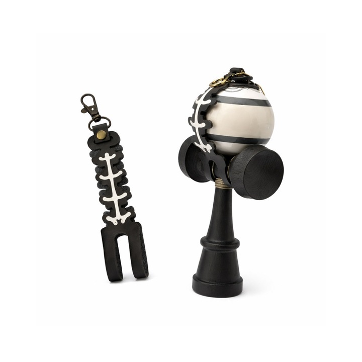 Suport Kendama, Support Line Skeleton, Prindere Rapida, Carabina Metalica, Material Flexibil, Piele Ecologica, Rezistent, Fixare Sigura Pentru Bila Si Ken, Compatibil Cu Orice Model Kendama, Ideala pentru Rucsac, Pantaloni, Negru