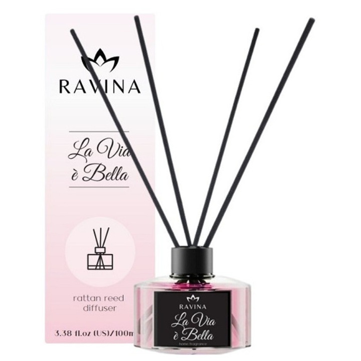 Difuzor parfum ambiental La Via Bella, odorizant de camera, aroma floral-fructata inspirata de La Vie Est Belle, parfum de camera cu betisoare, 100 ml, persistenta 4–6 saptamani