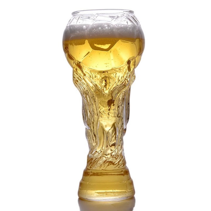 Cana de bere cu trofeul Cupei Mondiale 2026, sticlă cristalina 450 ml, cadou pentru fanii fotbalului
