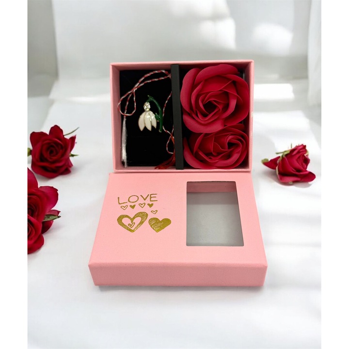 Cutie cadou cu 2 trandafiri sapun parfumati si 1 martisor brosa