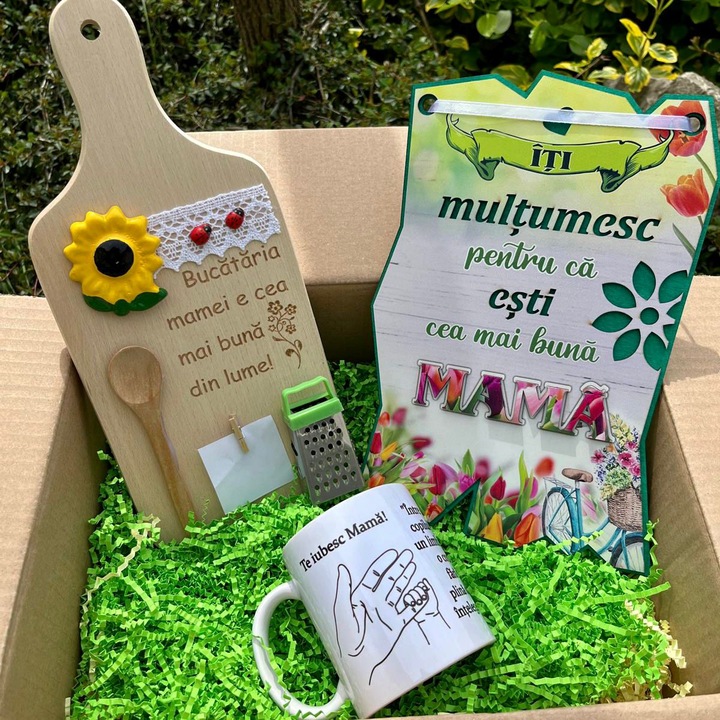 Set cadou artizanal pentru mama, 3 piese – cana ceramica 350 ml, placheta din lemn, tocator personalizat