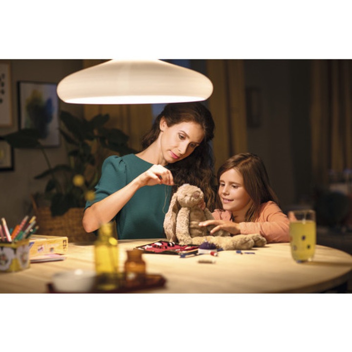 Bec LED Philips E27 7W 806 lumeni, glob clar A60, lumina calda