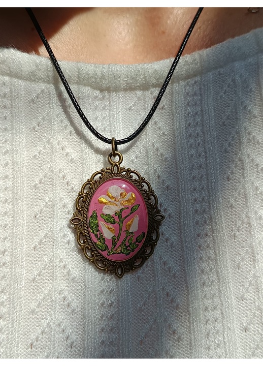 Pandantiv Handmade de Tip Camee, Pictat Manual si Sigilat cu Rasina Epoxidica