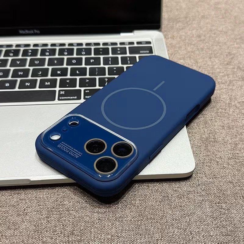 Husa pentru iPhone 17 Pro Max, Silicon Catifelat cu Interior din Microfibra, Compatibila cu MagSafe, Protectie Completa Camera, Bleumarin