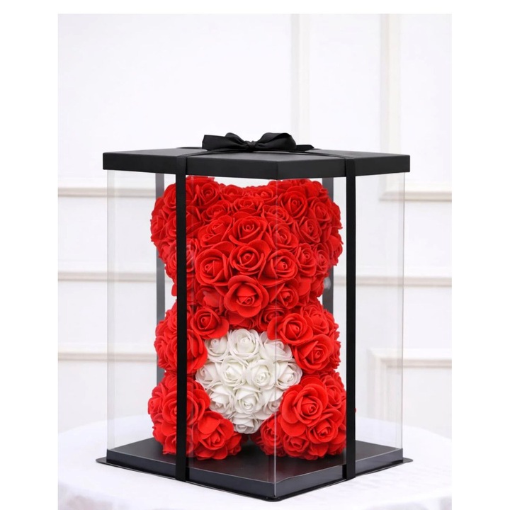 Ursulet decorativ din trandafirii cu inima alba