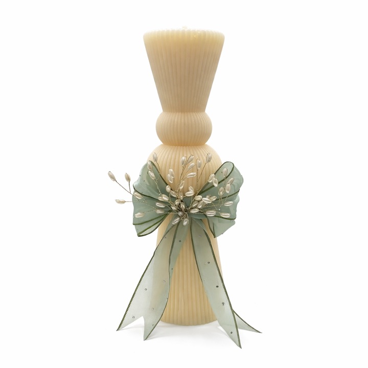 Lumanare clepsidra culoare crem ornata cu funda verde, model Dany Kids