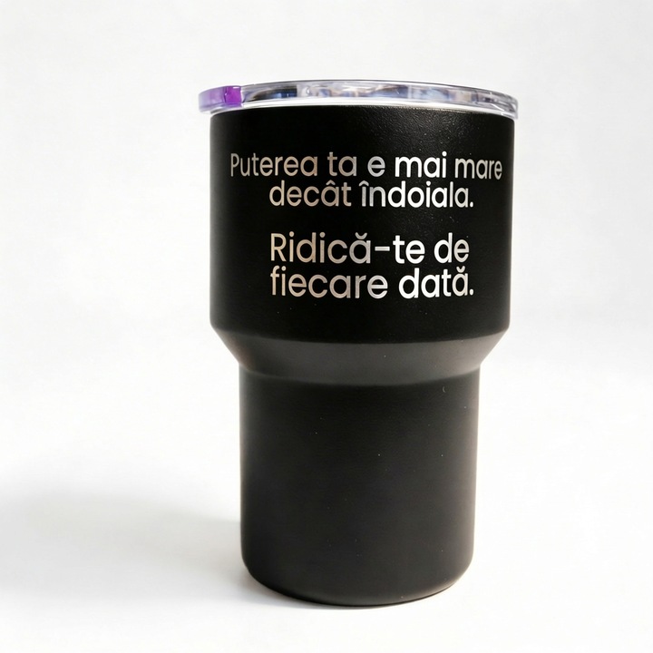 Fém termosz bögre, 400 ml, matt fekete, átlátszó fedél, „Az erőd nagyobb, mint a kétség. Mindig állj fel” üzenettel