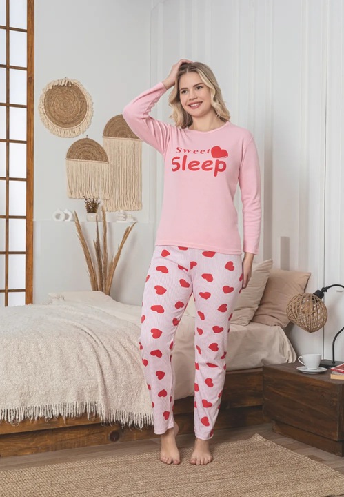 Pijama dama roz cu maneca lunga si pantaloni lungi albi cu inimioare, imprimeu „Sweet Sleep, Text