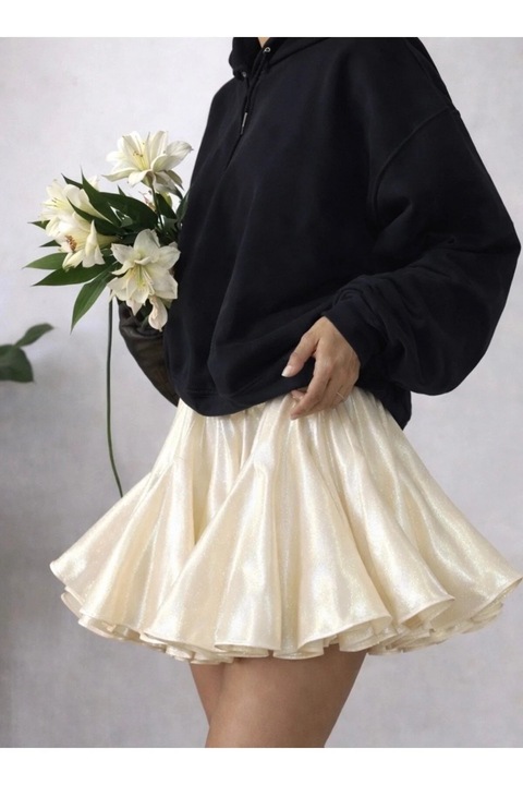 Пола Андра Роуз, кремава, с къдрички, Бял