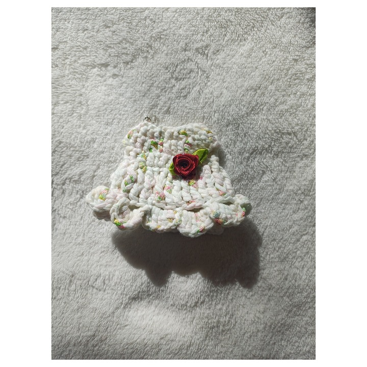 Kis ruha alakú kulcstartó fehér