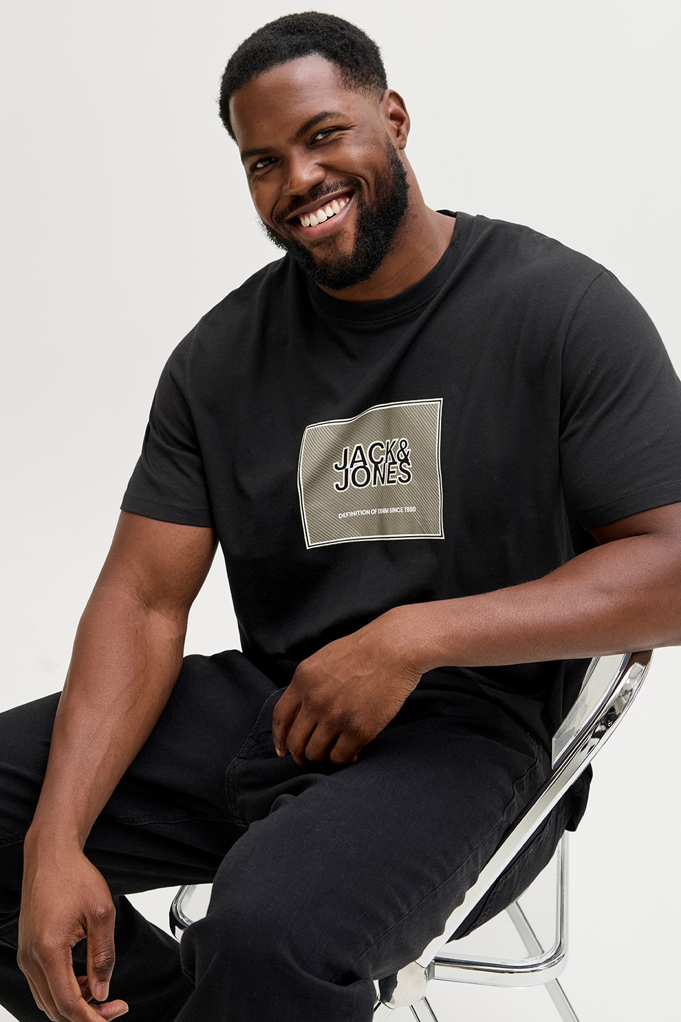 Jack & Jones, Tricou din bumbac organic cu imprimeu logo pe piept, Alb, Negru, Grej, 5XL