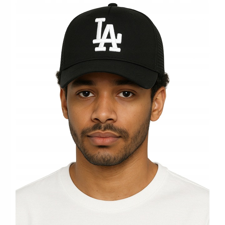 Черна бейзболна шапка с козирка унисекс