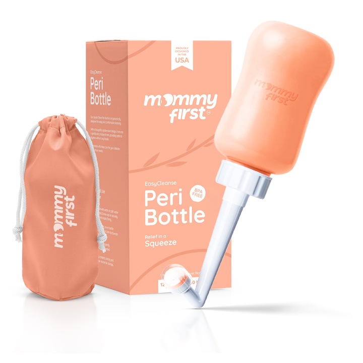 Peri Bottle Mommy First® pentru ingrijire postpartum – sticla inversata pentru igiena si refacerea zonei perineale, bideu portabil, accesoriu esential dupa nastere, culoare piersica, 360 ml