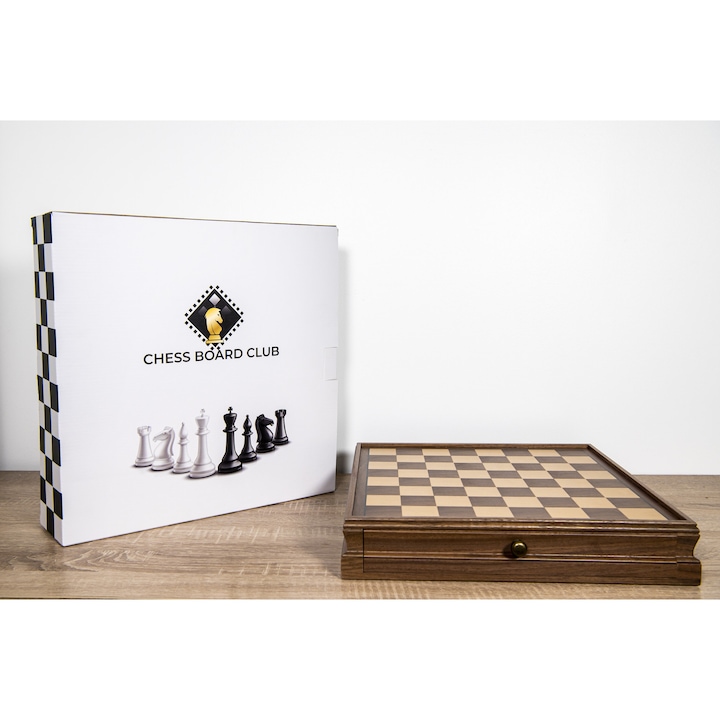 Set de Sah si Dame din Lemn de Stejar si Cires Chess Board Club, 44x44 cm, cu Sertar si Maner din Bronz