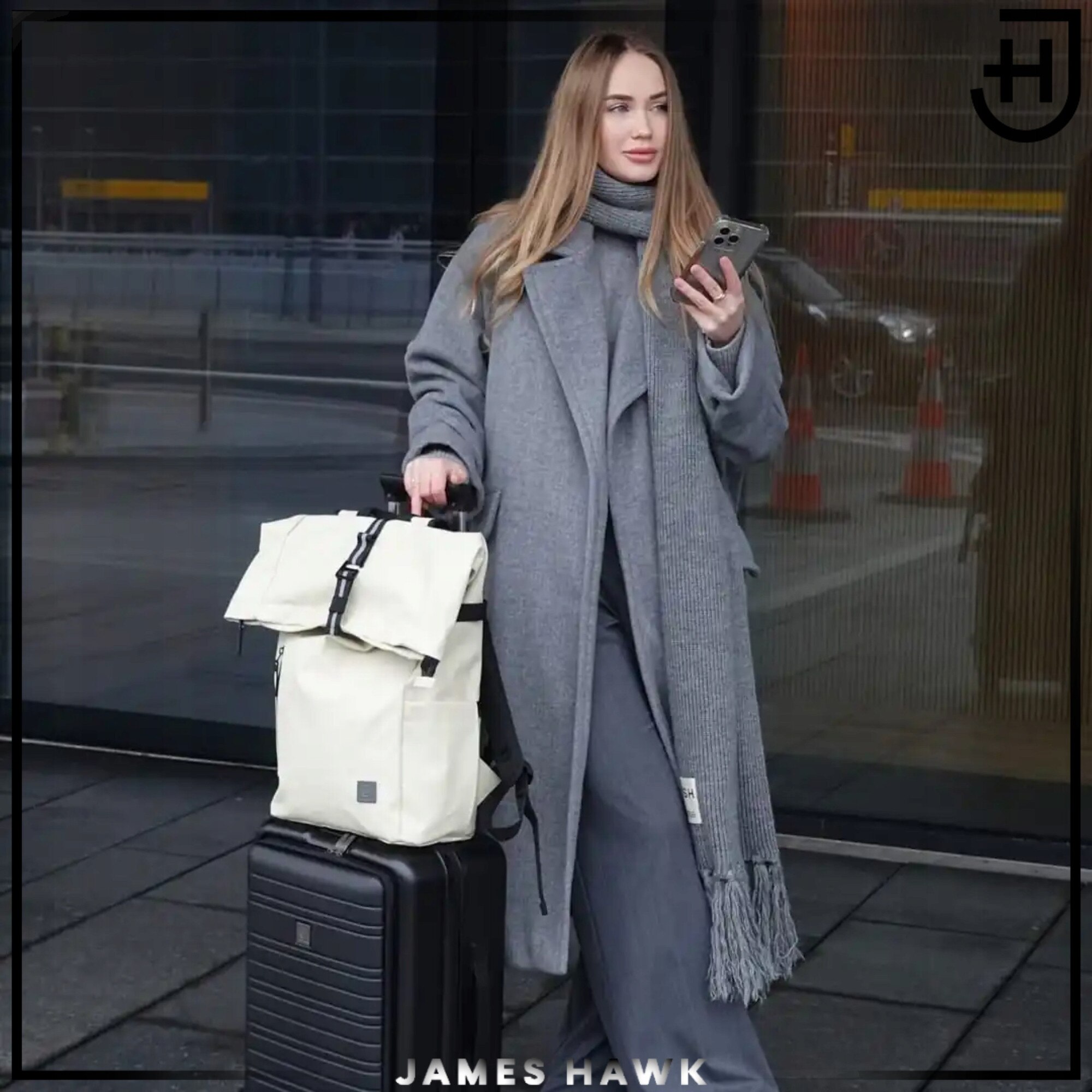 Rucsac Rolltop Pentru Laptop, James Hawk, Daily Carry, 14 Inch, Taupe, 44/62x30x15 cm, Impermeabil, Scoala, Turistic, Munca, Compartimentat, Usor, Rezistent, Design Minimalist, Protectie Accesorii, Ergonomic, Calatorie Avion, Stil Casual Si Modern
