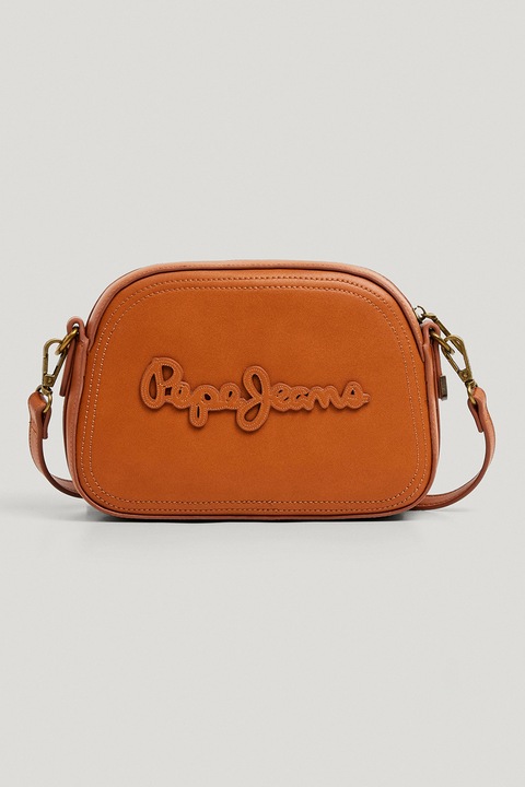 Pepe Jeans London, Keresztpántos műbőr táska logómintával, Fahéjbarna