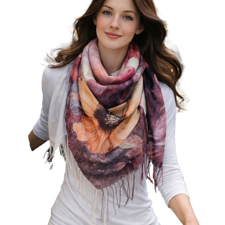 Esarfa multicolora negru cu imprimeu floral si franjuri, accesoriu versatil pentru birou si ocazii speciale – Agrafka unisize