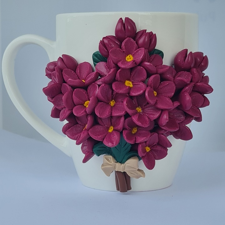 Cana personalizata handmade, flori de liliac grena, 300 ml, lut polimeric Fimo