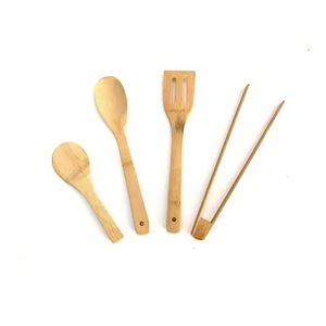 Seturi ustensile de bucatarie