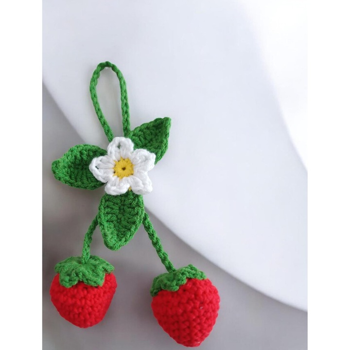 Horgolt eper kulcstartó