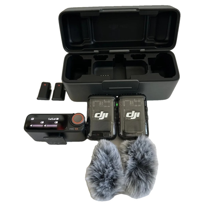 Microfon lavalier wireless, 2TX 1RX cu carcasa de incarcare, transmisie lunga, autonomie 18 ore, dimensiuni compacte