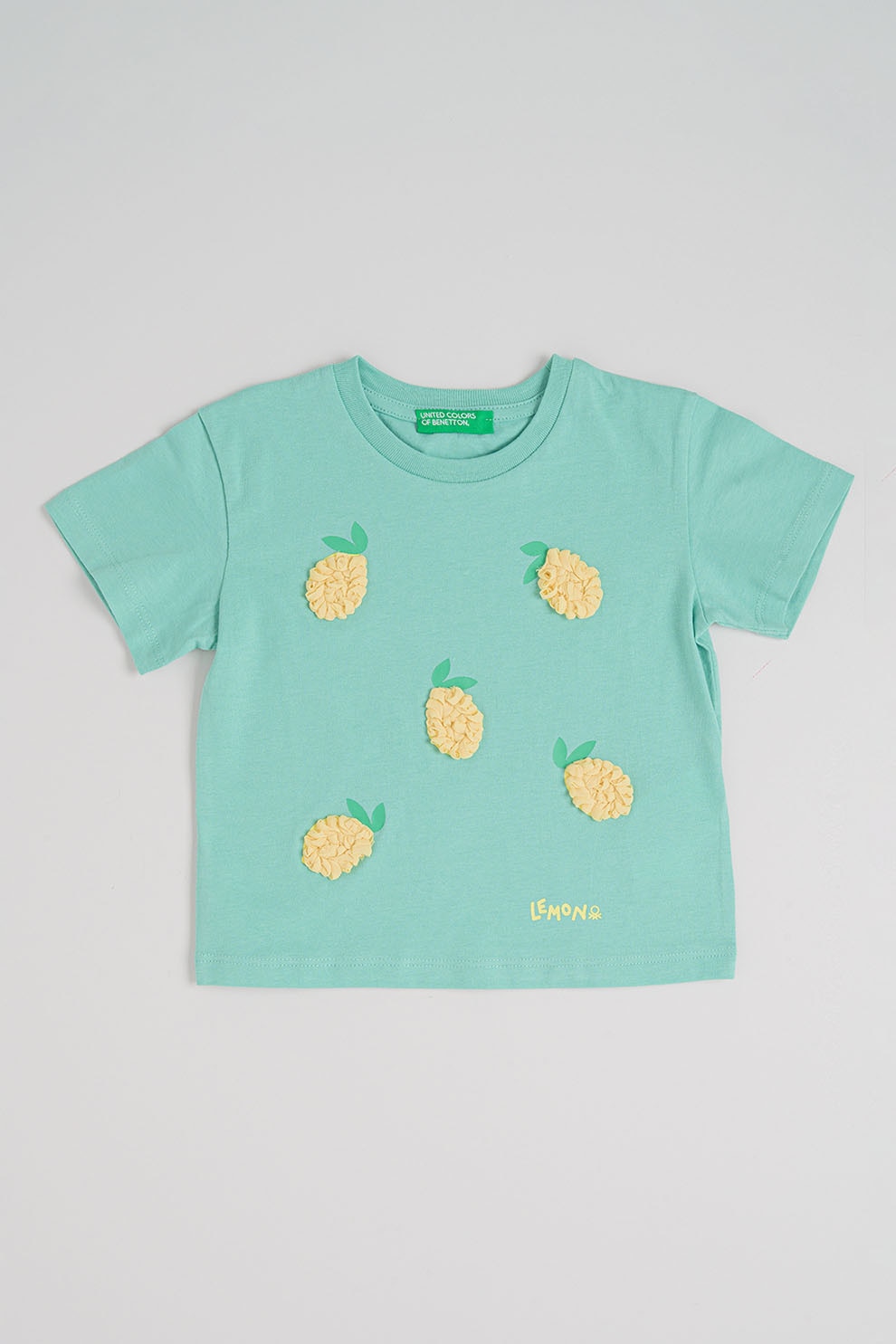 United Colors of Benetton, Tricou cu imprimeu cu fructe si aplicatii variate, Galben pal, Verde menta, 104 CM
