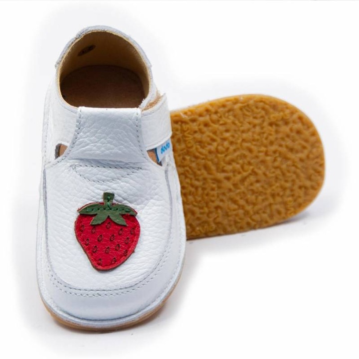 Pantofi Capsuna Alb pentru copii, din piele moale naturala, talpa flexibila 3 mm din cauciuc natural antiderapanta, fara intarituri, brant tabacit vegetal, forma anatomica pentru primii pasi, inchidere velcro, fabricat in Romania, alb - 20, Alb, 20 EU