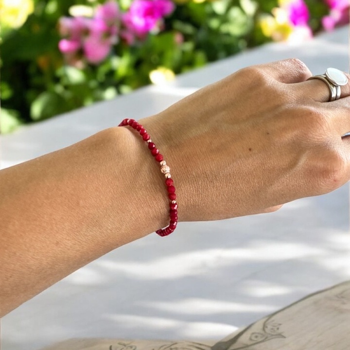 Bratara dama Malvina din coral rosu vopsit fatetat cu accesorii din Argint Rose Gold