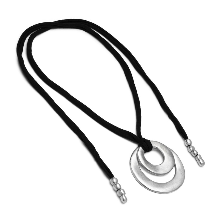 Colier choker cu snur negru și pandantiv cu 2 cercuri concentrice Vestopazzo, din aluminiu reciclat, ajustabil