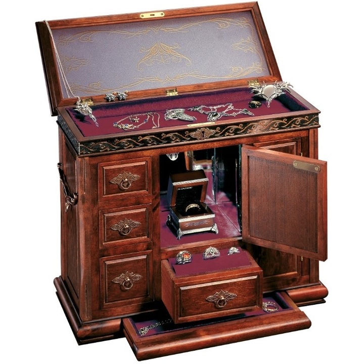 Cufarul cu comori din Pamantul de Mijloc, The Noble Collection, jocuri de societate