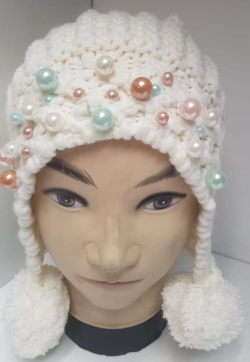 Set de 12 bucati, caciuli dama, modelul contine 80% lana si 20 %acrilic