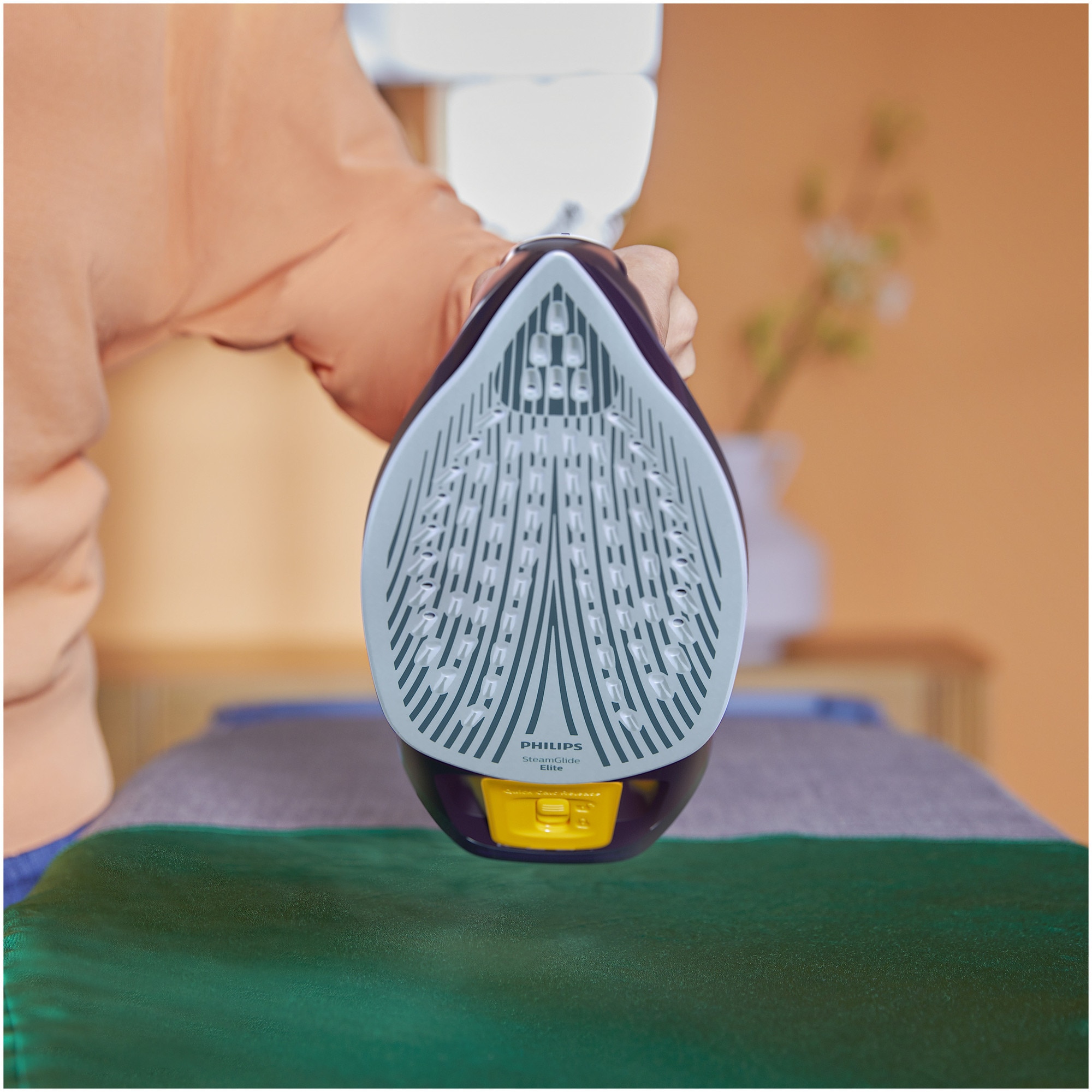 Fier de Calcat PHILIPS Seria 7000 DST7051/30, 2800W, 250g/min, 300ml, Talpa SteamGlide Elite, Mov