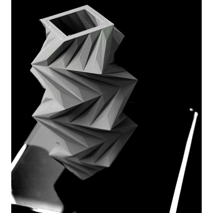 Vaza Decorativa Moderna Stil Geometric 3D, Design Abstract Premium, Fabricata in Romania, pentru Flori sau Decor Interior, Culoare Gri