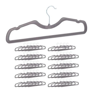 Umerase pentru haine si suporturi