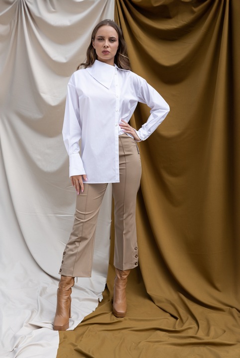 Pantaloni bej evazati cu talie medie si nasturi pe picior, Bej