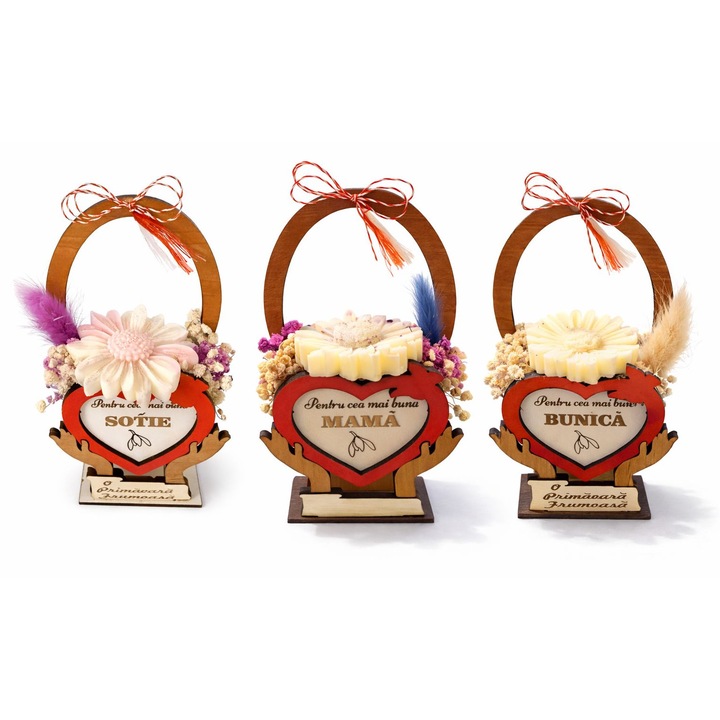 Set 3 Aranjamente Martisor, 8 Martie, din ceara naturala de soia in cutii de lemn, model MAMA, BUNICA, SOTIA, deosebite, lucrate manual