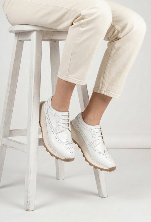 Pantofi dama albi din piele naturala cu aspect perforat