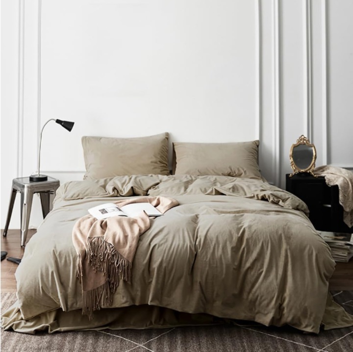 Omela ágyneműhuzat garnitúra, paplanhuzat 200 x 240 cm, párnahuzat 80 x 80 cm, polár, kasmír típusú, cipzárral, szürkésbarna színű